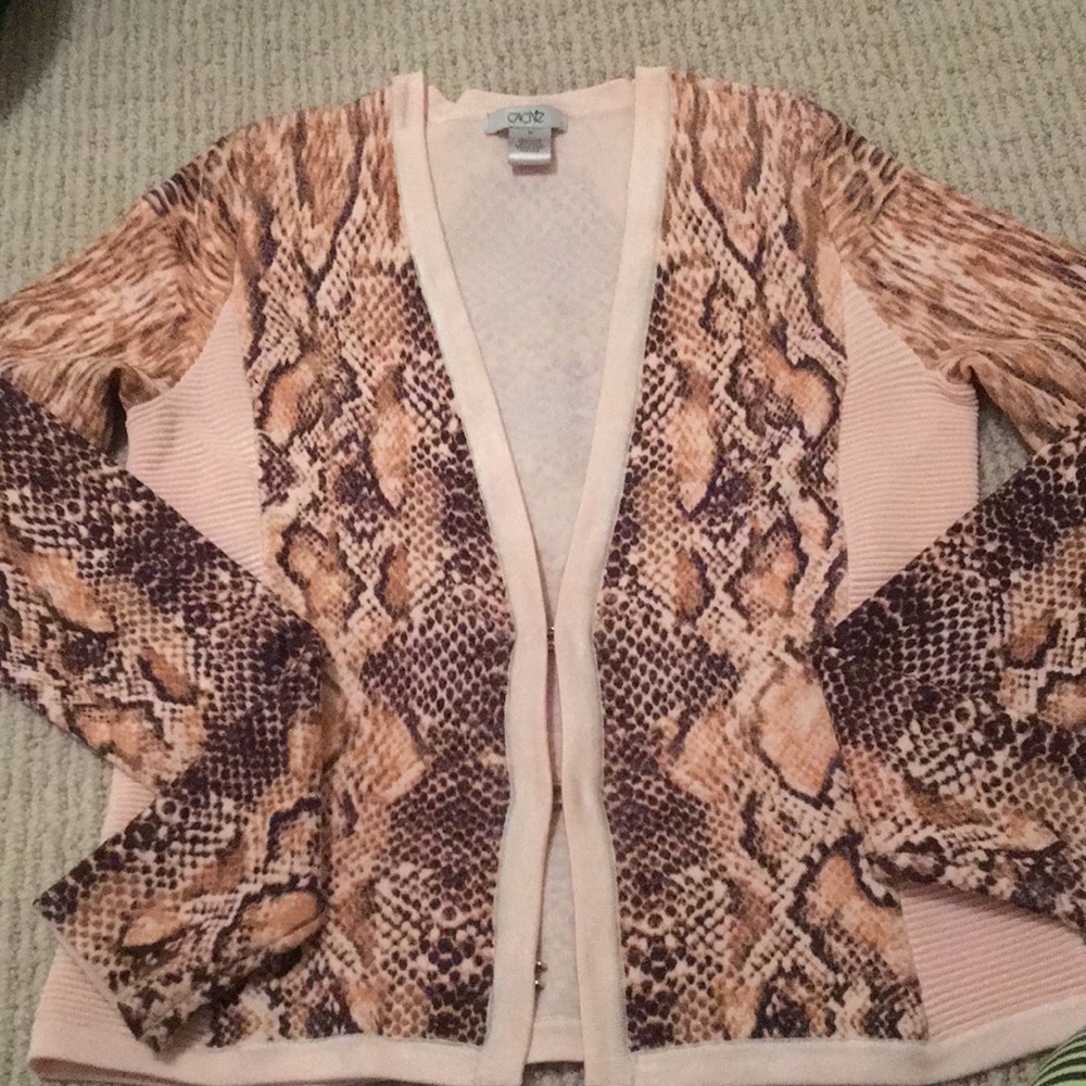 Pink snake print hook button cardigan